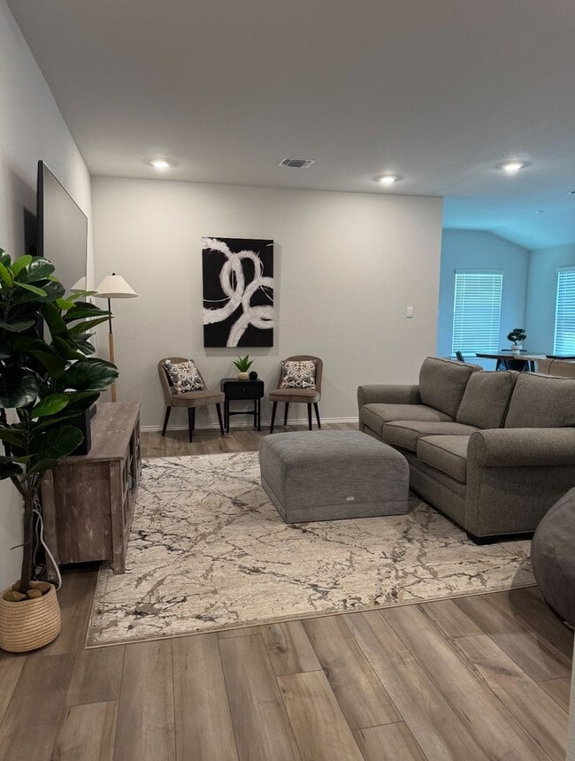 Photo - 3-bedroom 2-bathroom house!