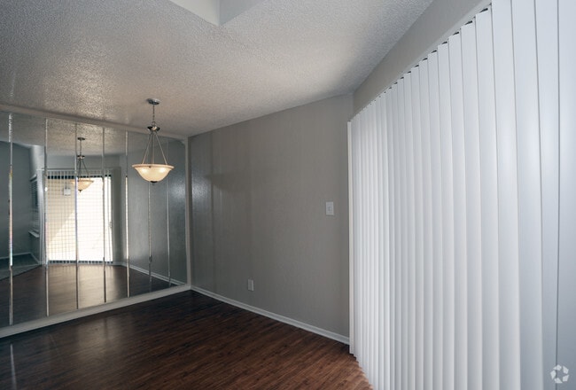 2Bd/1Bath