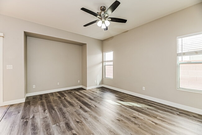 Photo - 932 Maple Pines Ave