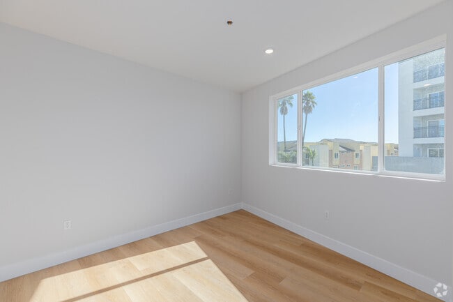 2BR, 2BA - 850SF - Bedroom - Pacific Heights II