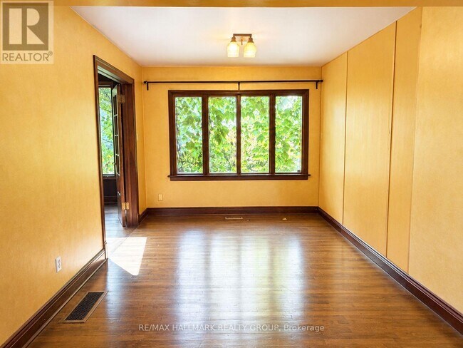 Photo - 3565 Albion Rd S