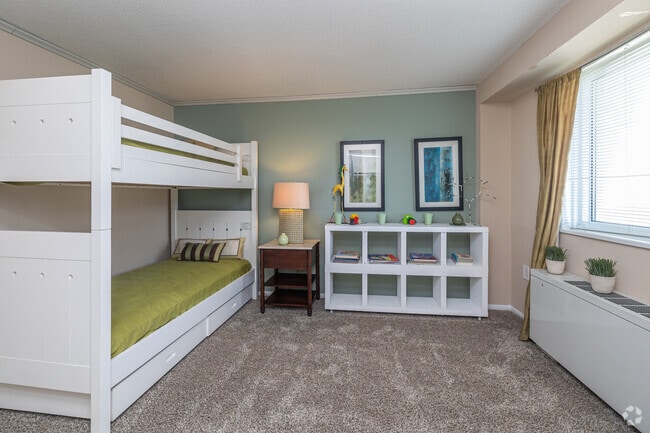 2BR, 2BA - 1,150SF - Secondary Bedroom