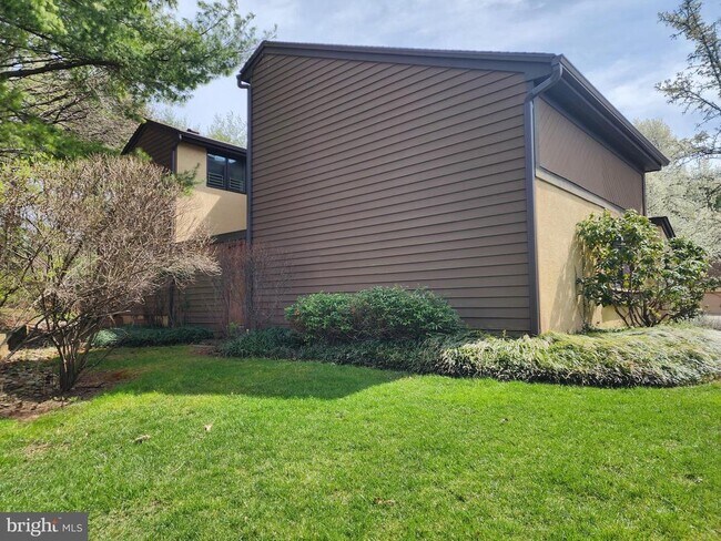254 Sayre Dr