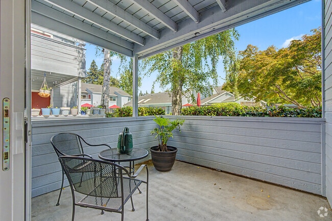 1BR,1BA - 722SF - Balcony