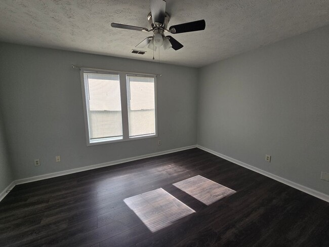 Photo - 979 Stewarts Creek Dr