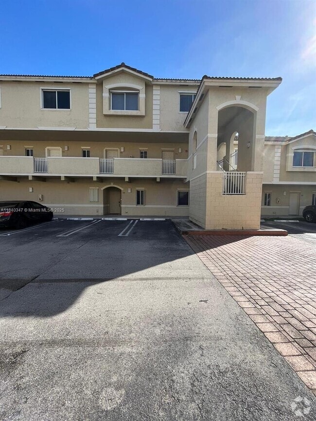 Building Photo - 7995 NW 8th St Unit 115 Rental