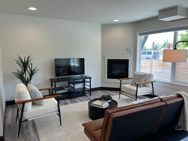 Photo - Month-to-Month 3bed 2.5 bath Whitefish Townhouse for rent - Walking distance to downtown.