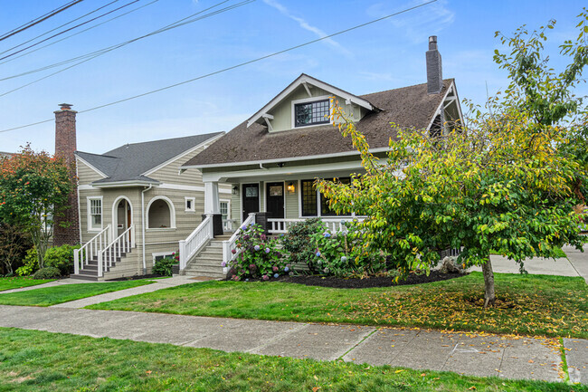 Building Photo - 1001 N 49th St Unit B Rental