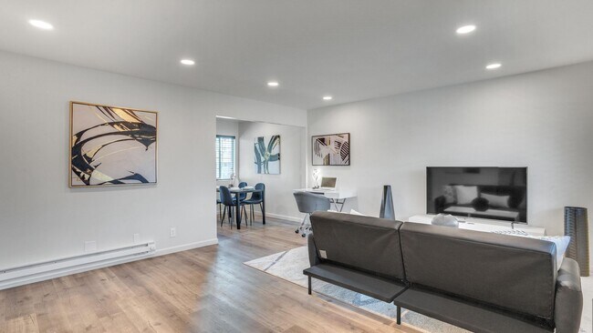 Photo - California St Apartments