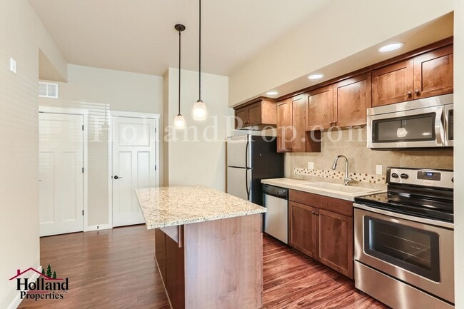 Photo - Nice ground floor 1 bedroom condo. Less than 1/4 mile to Nike!