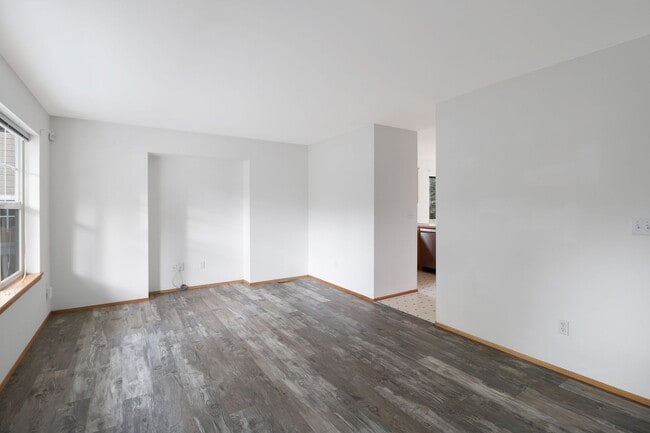 Photo - 2 Bed 1 Bath - Single Story - Pet Friendy - Large Backyard