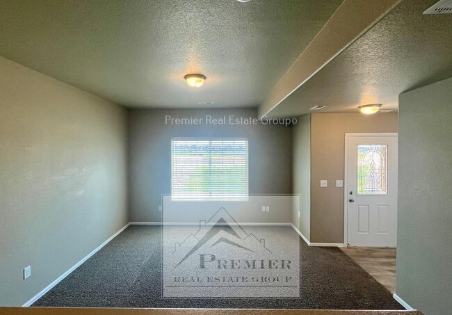 Photo - 7614 Spruce Pne Grv