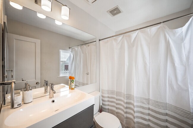 Photo - 4857-1 S Fox St Unit 2