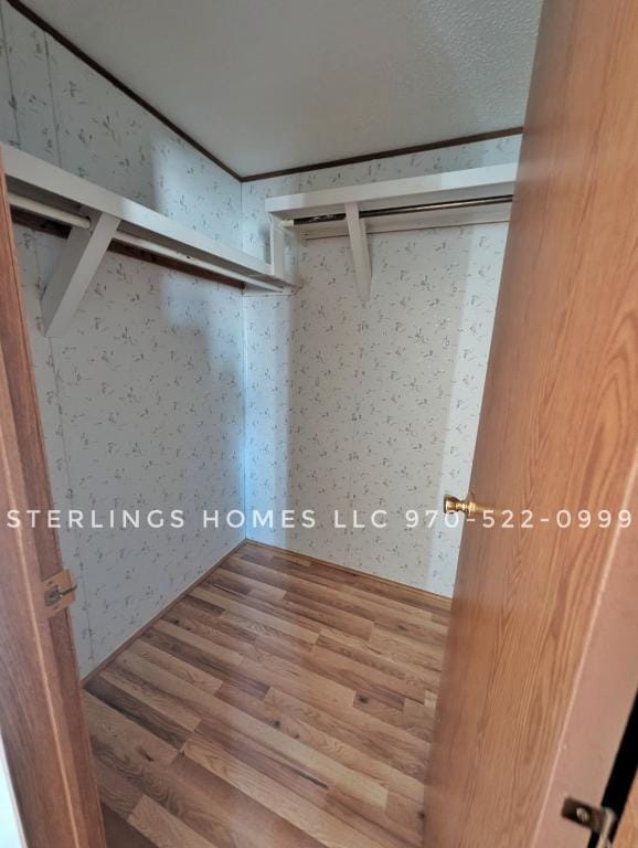 Photo - 833 Douglas St