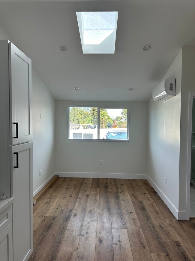 Photo - 5561 Mason Ave