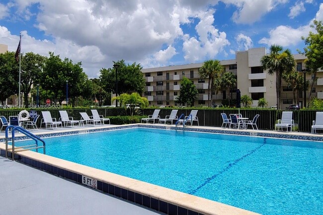 Building Photo - 2410 Deer Creek Country Club Blvd Unit 310E