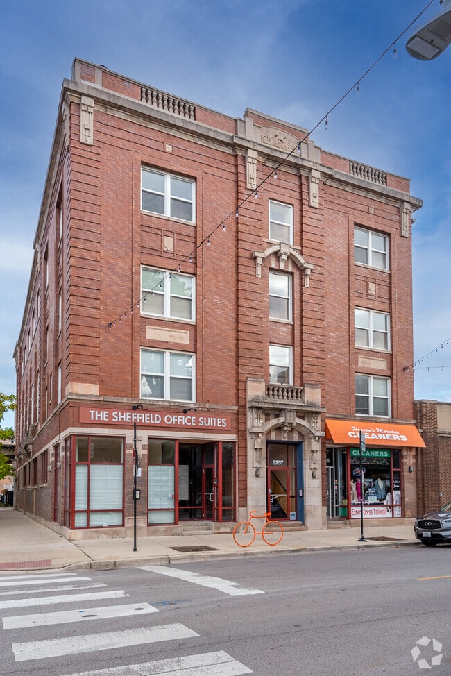 Building Photo - 3257 N Sheffield Ave Rental