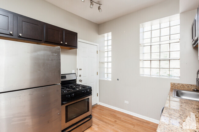 Building Photo - 948 W Willow St Unit GDN Rental