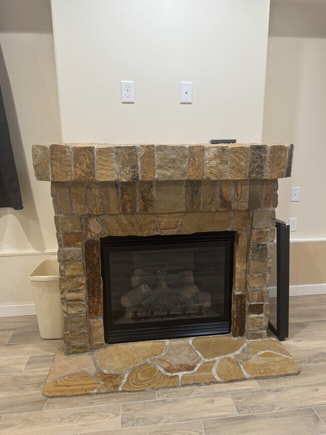 Photo - 4621 Locust Ln E