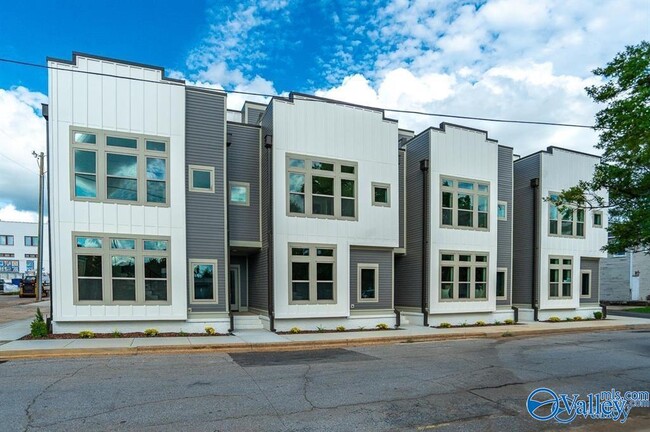 Building Photo - 10 Walnut St NE Rental