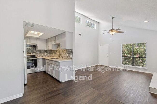 Building Photo - 6646 E Lovers Ln Rental