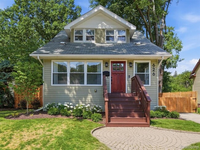 Building Photo - 626 Kayser Ave