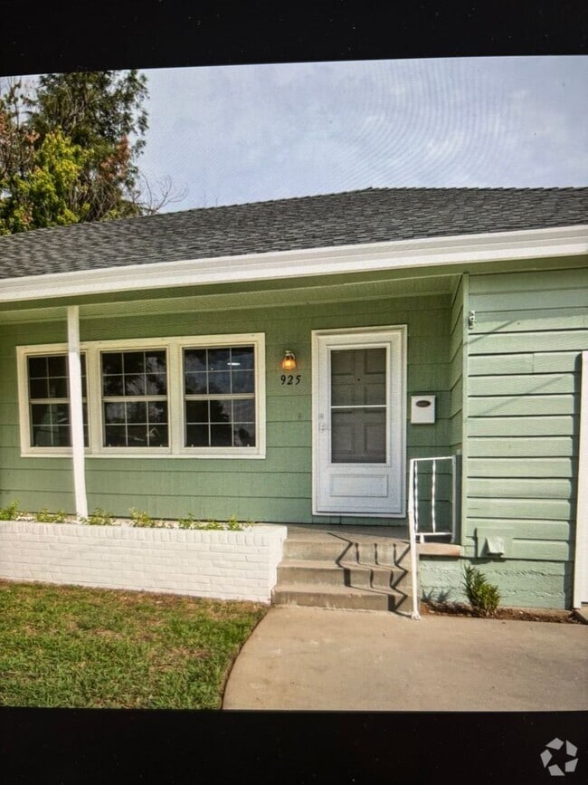 Building Photo - 3BD/1BA House Available Now in Yuba City! ...