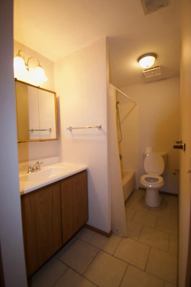 Building Photo - 255 Christiansen Ave, Unit B