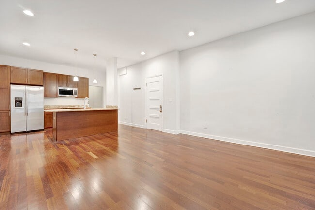 Photo - 1010 W Dakin St