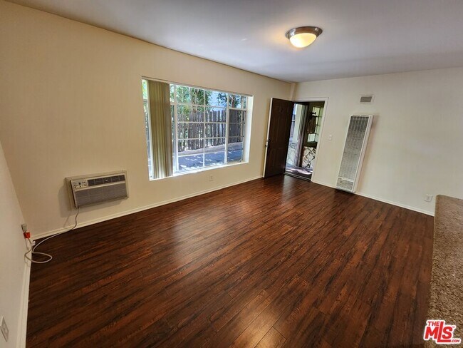 Photo - 1013 N San Vicente Blvd Unidad 2