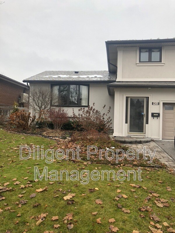 Photo - 905 Central Park Blvd N