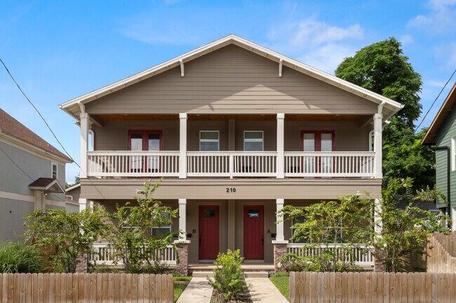 Photo - 210 E Columbus Dr