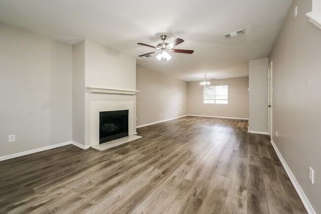 Photo - 18450 Hollow Oaks Cir