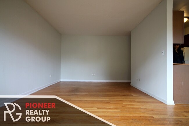 Photo - 502 W Briar Pl