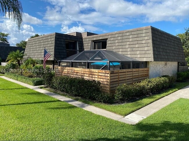 Building Photo - 1302 13th Ln