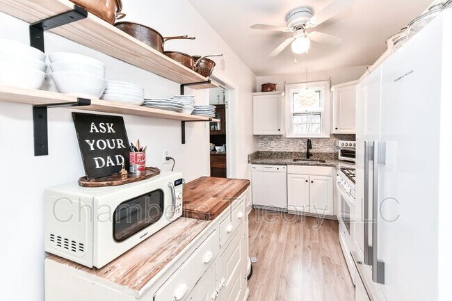 Photo - 2705 Russell Rd