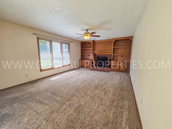 1104 Prairie View Dr
