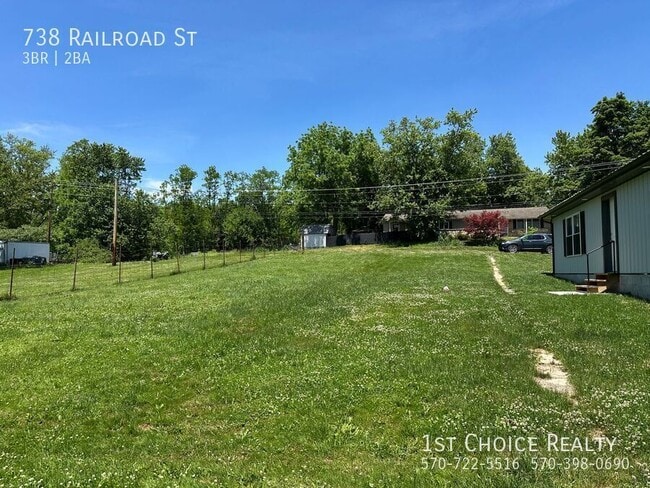 Photo - 738 Railroad St