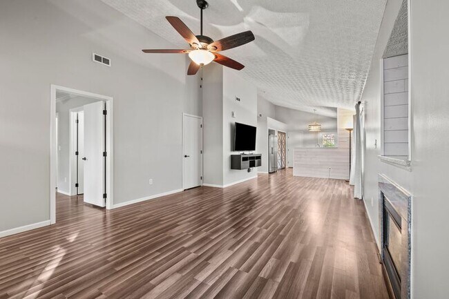 Photo - 1522 Sargas St