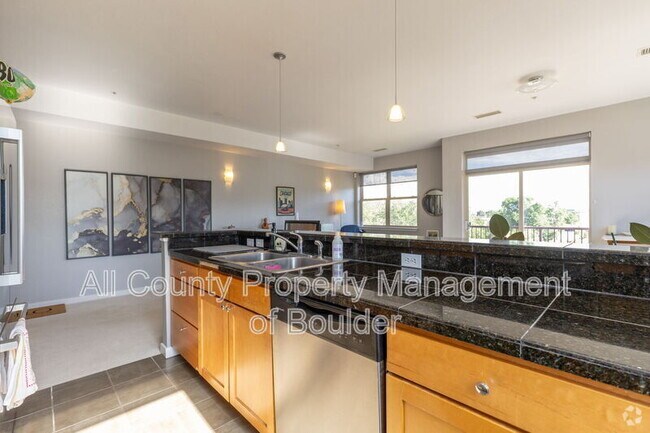 Building Photo - 2910 Bluff St Unit #124 Rental