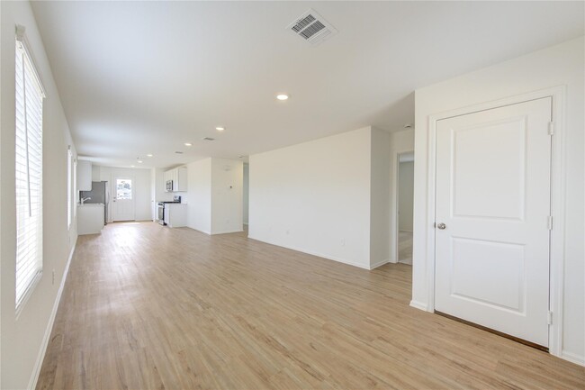 Photo - 617 Roaring Fls Dr