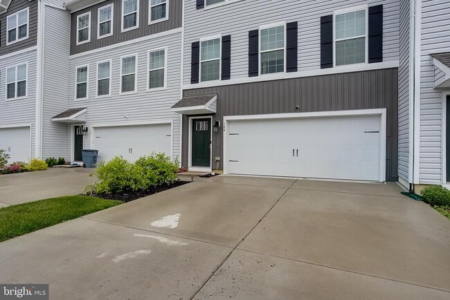 Photo - 104 Levis Dr