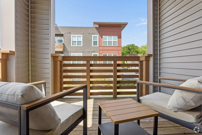 Jack 2BR, 2BA - 1,290SF - Balcony
