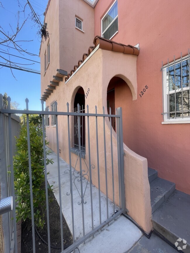 Building Photo - 1208 S St Andrews Pl Rental