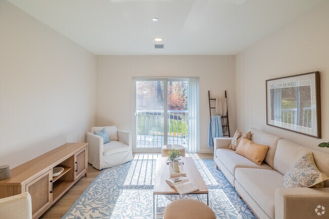 2BR, 2BA - 1,090SF - Living Room