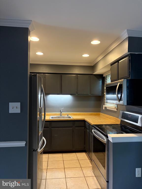 Photo - 6662 Ducketts Ln