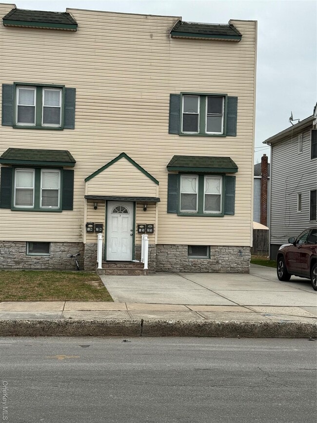 Building Photo - 7 Cammerer Ave Unit 2