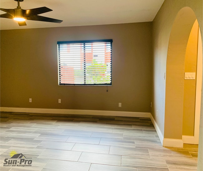 Photo - 2089 Oak Meadow Cir