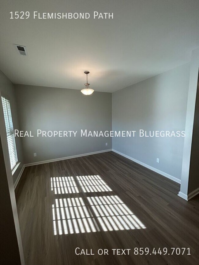 Photo - 1529 Flemishbond Path