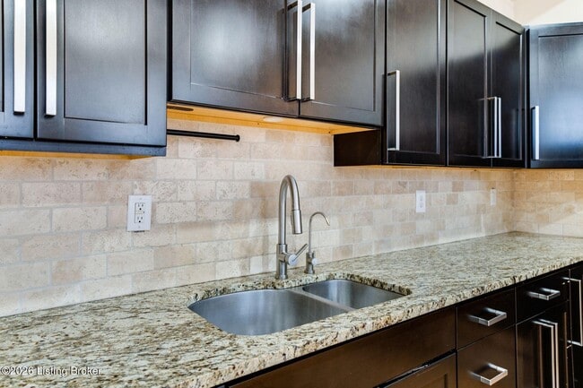 Photo - 1104 E St Catherine St